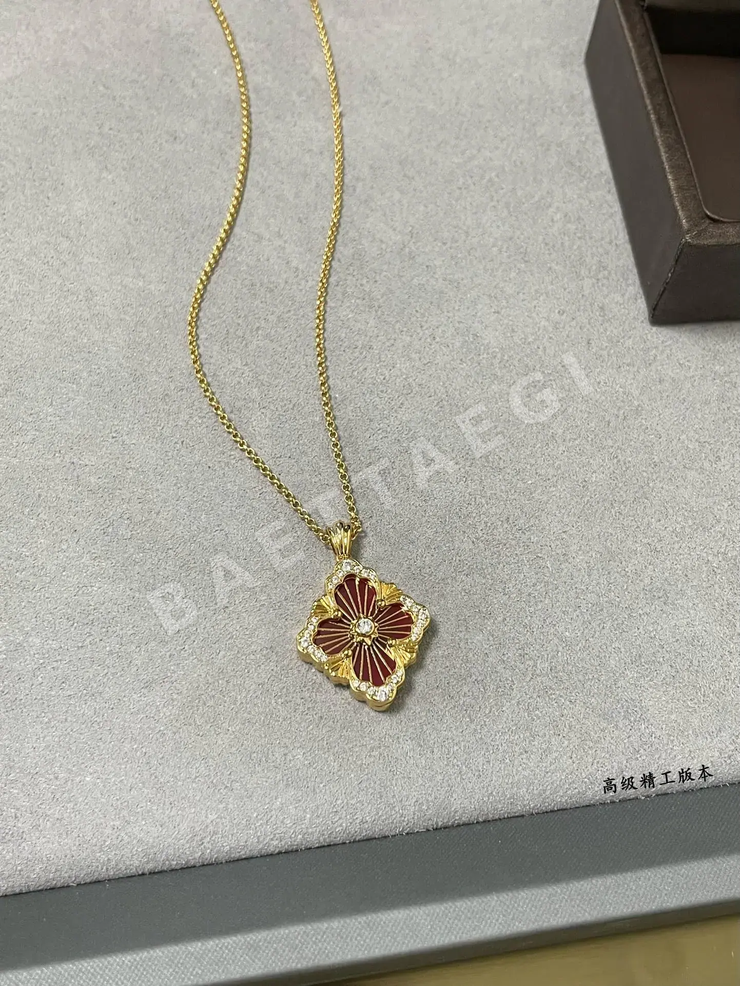 부첼라티 오페라 레드 에나멜 골드 목걸이 상세 이미지 3