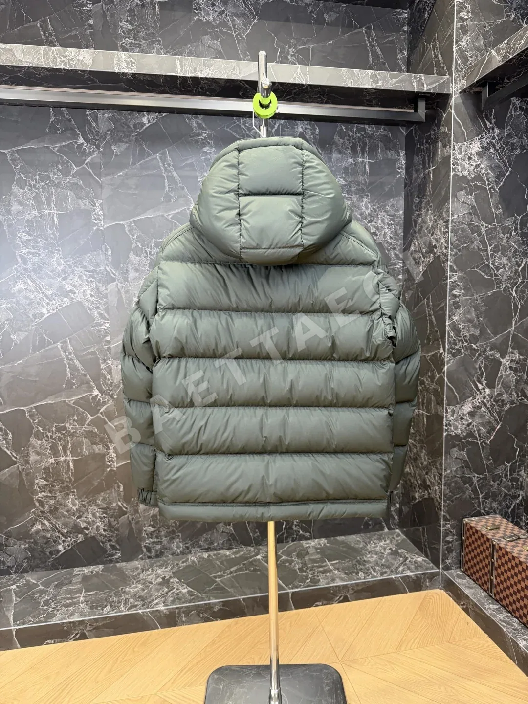 몽클레르 남성 다운 패딩 재킷 상세 이미지 9