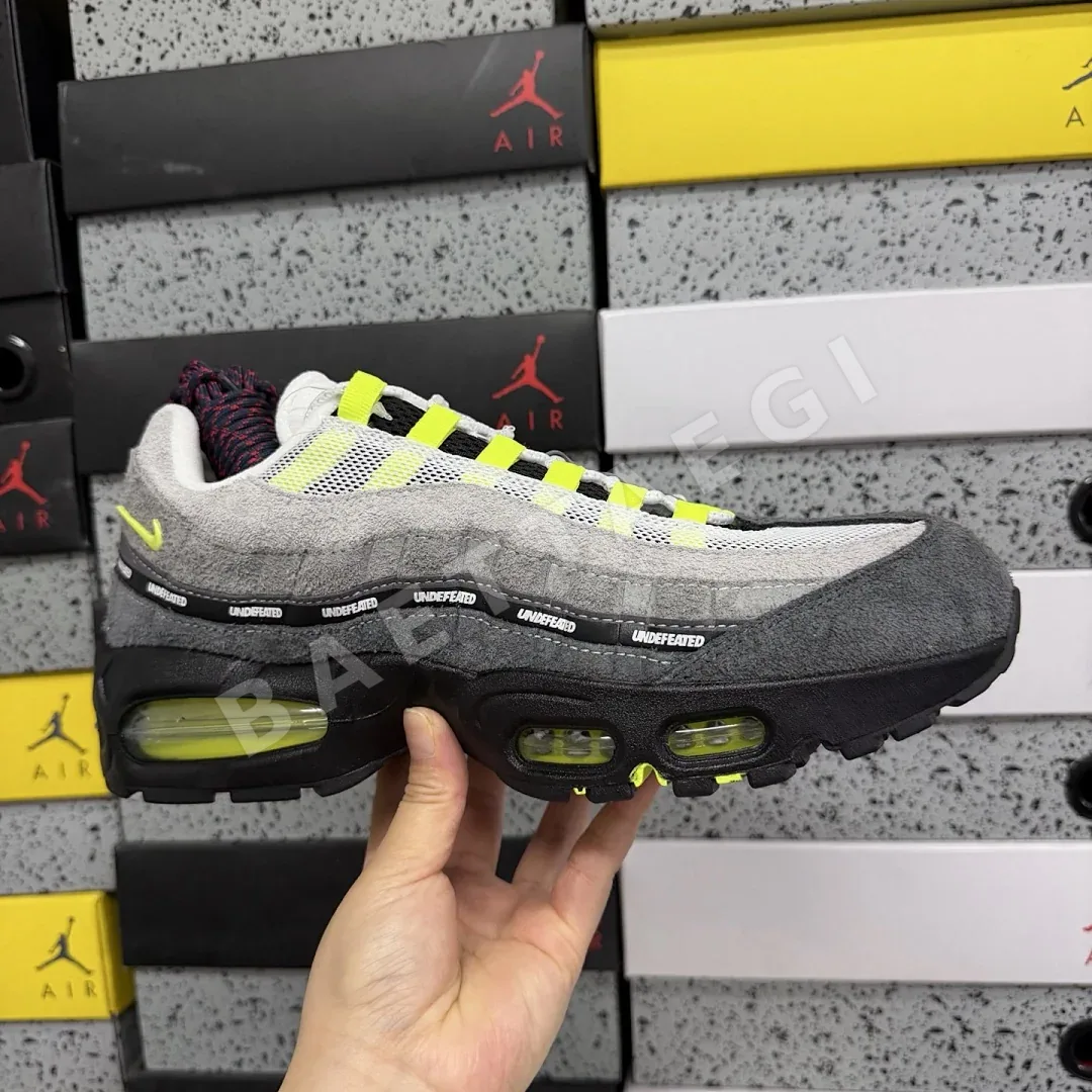 나이키 [KZ2.0] 에어 맥스 95 SP IB4523-004 201366 Nike Air Max 95 SP Undefeated Geo NYC 상세 이미지 9