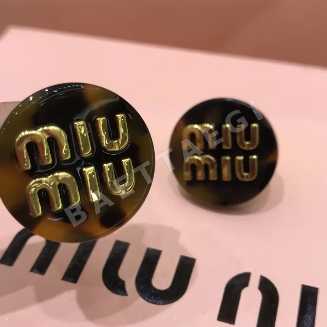미우미우 글자 클립 귀걸이 상세 이미지 4
