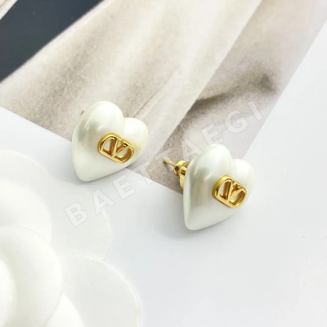 발렌티노 화이트 마더오브펄 하트 로고 귀걸이 상세 이미지 7