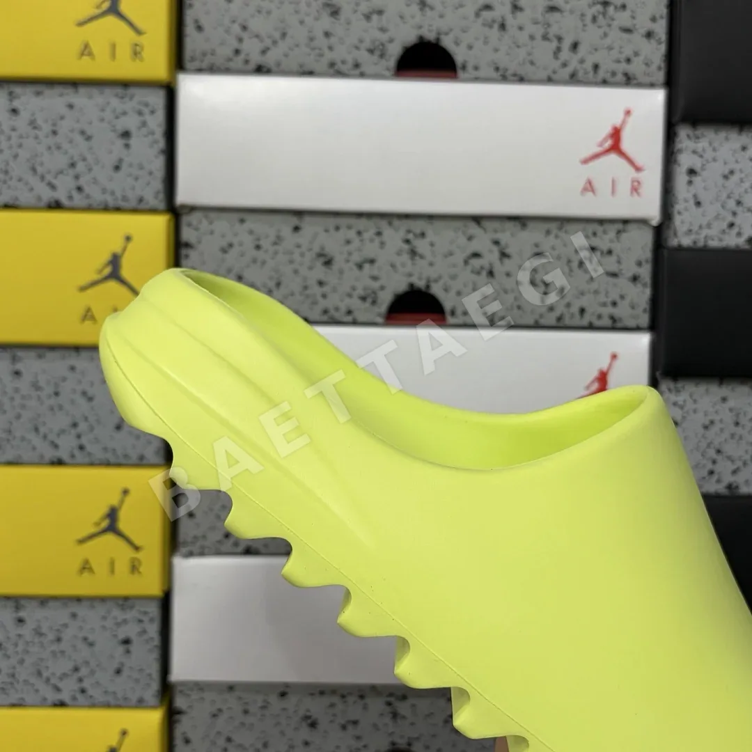 아디다스 [LW] 이지 슬라이드 GX6138 200625 Adidas Yeezy Slide Glow Green 상세 이미지 6