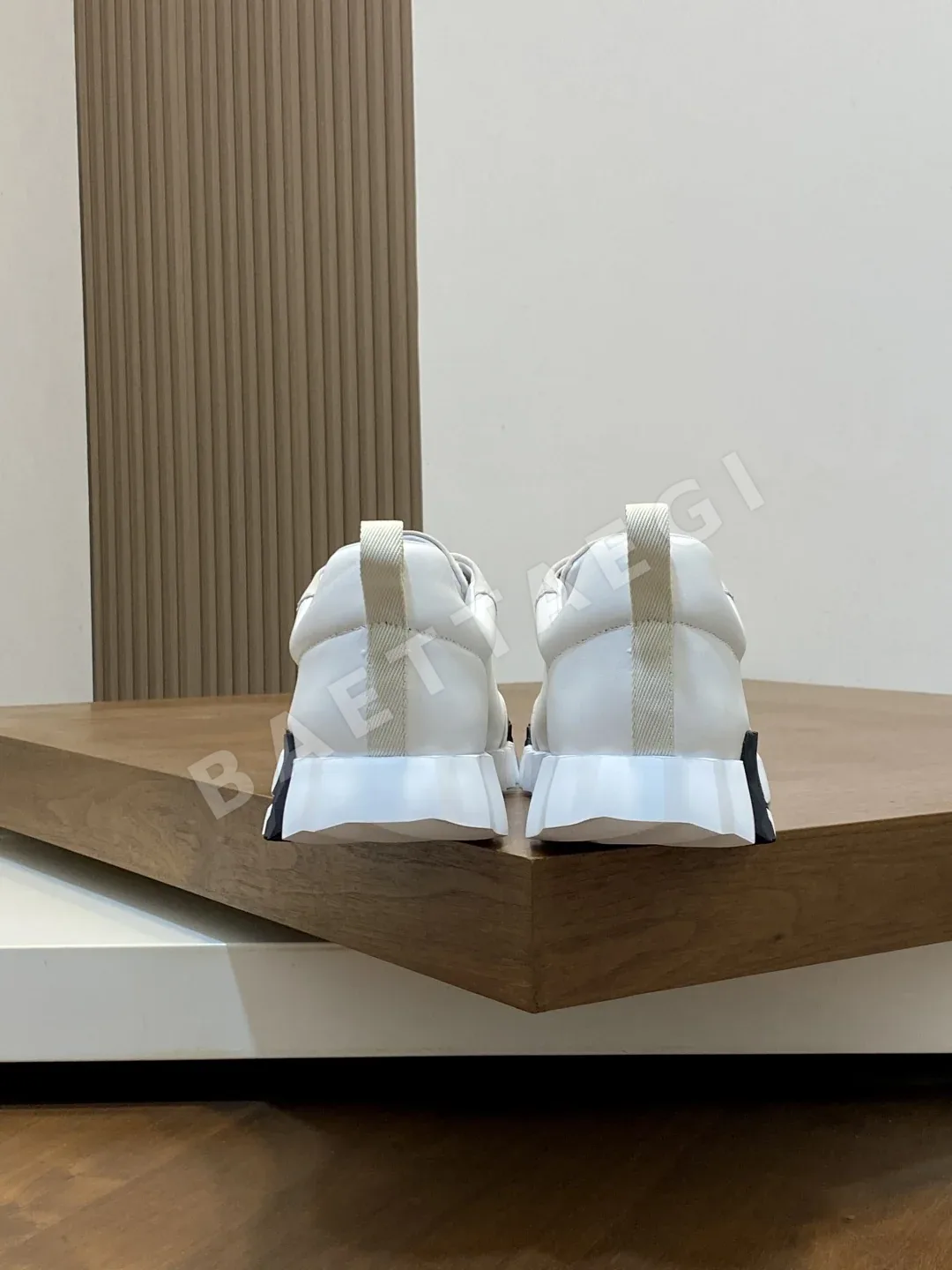 에르메스 바운싱 스니커즈 블랙 가죽 대비 패턴 라버 인서트 상세 이미지 8