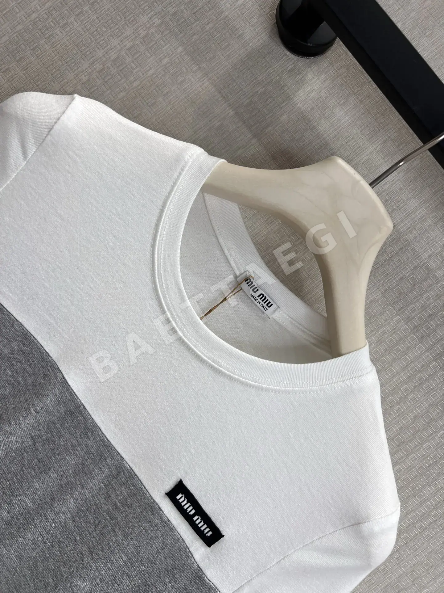 미우미우 컬러 블록 여성 반팔 티셔츠 상세 이미지 3