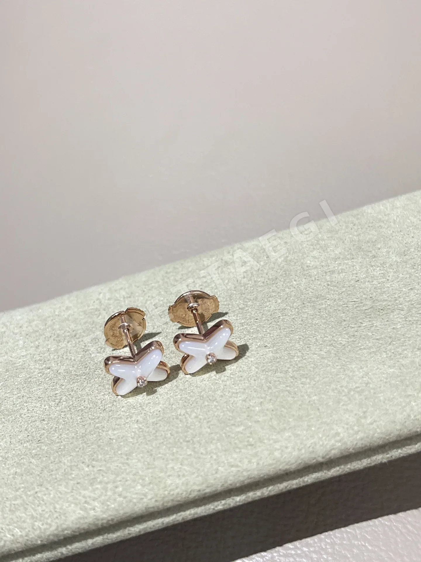 쇼메 화이트 셸 귀걸이 상세 이미지 8