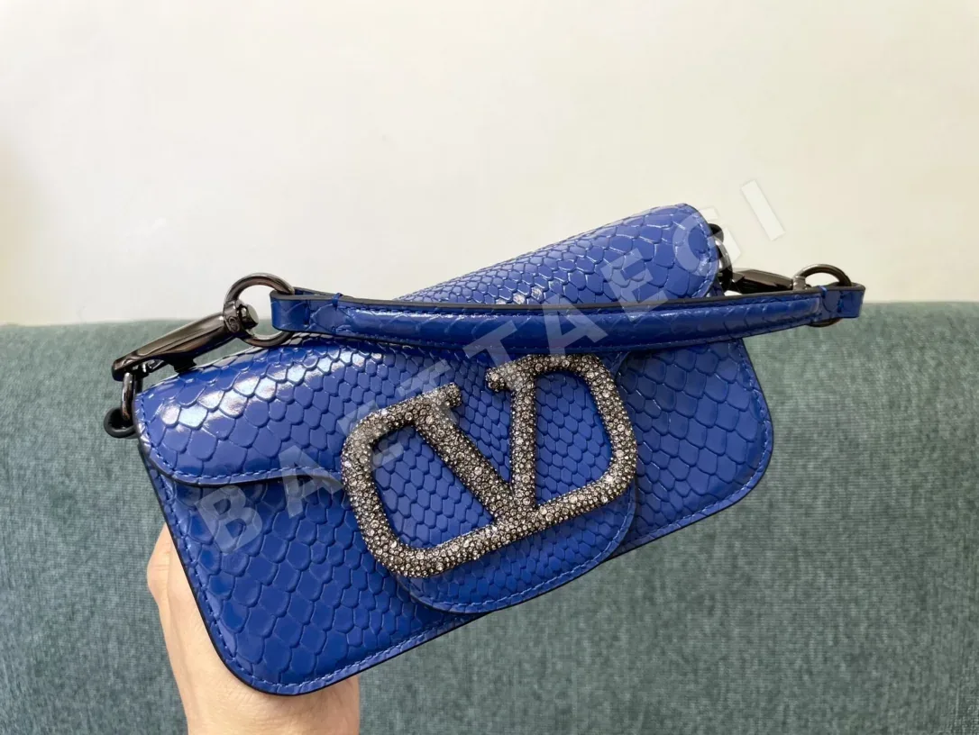 발렌티노 가라바니 미니 로코 V로고 카프스킨 핸드백 43875