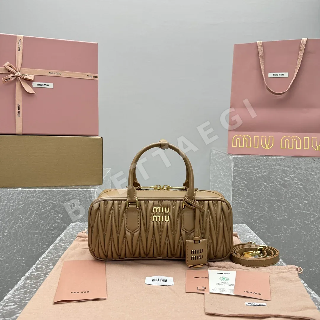 미우미우 램스킨 플리츠 보울링 가방 68301