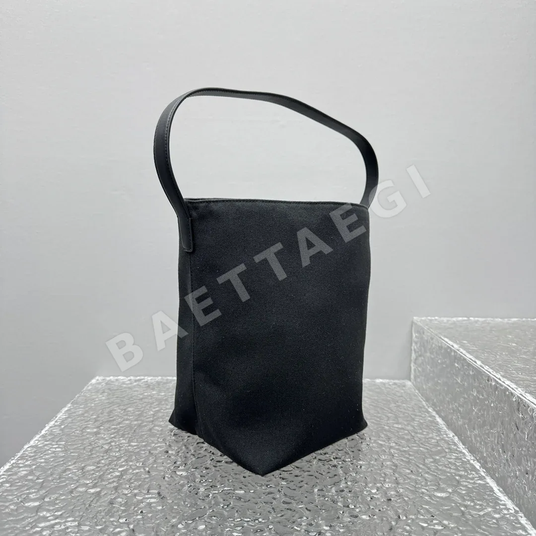 더로우 블랙 캔버스 버킷백 상세 이미지 3