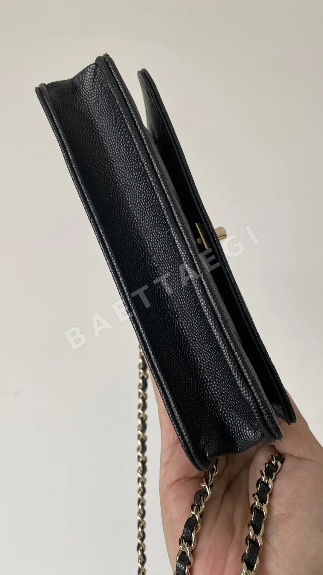샤넬 WOC 다이아몬드 패턴 블랙 숄더백 상세 이미지 6