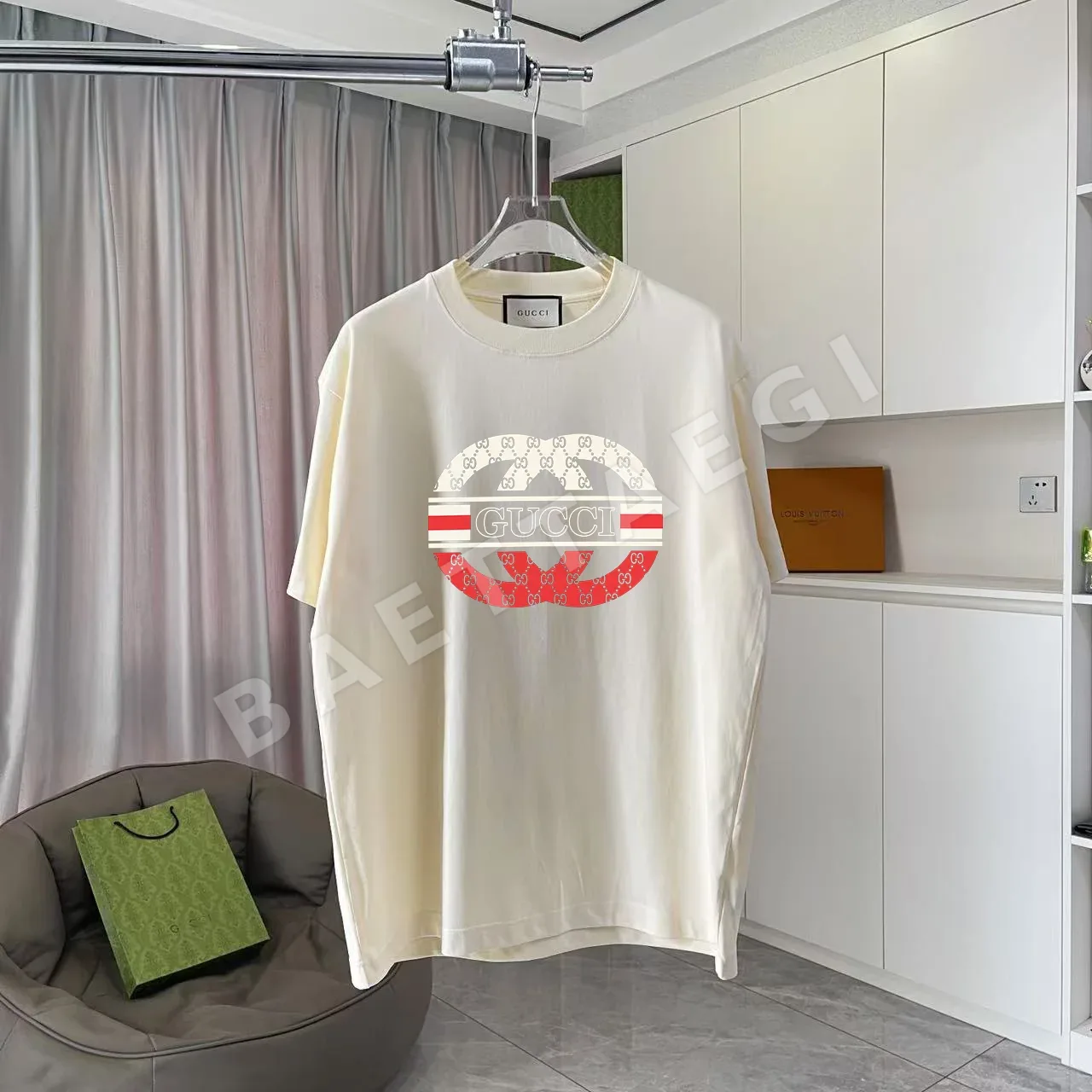 구찌 퍼스널라이즈드 레터 로고 반팔 티셔츠 47684