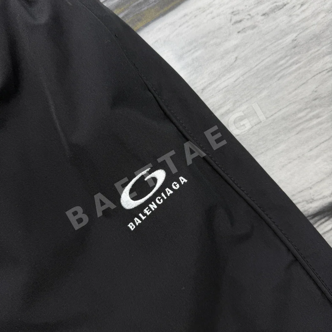 발렌시아가 자수 밴딩 나일론 반바지 상세 이미지 8