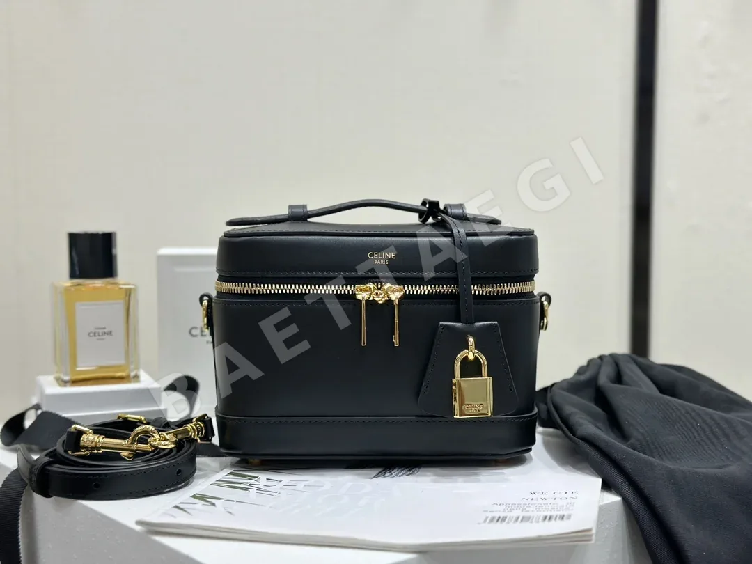 셀린느 광택 소가죽 메이크업 케이스 숄더백 86228