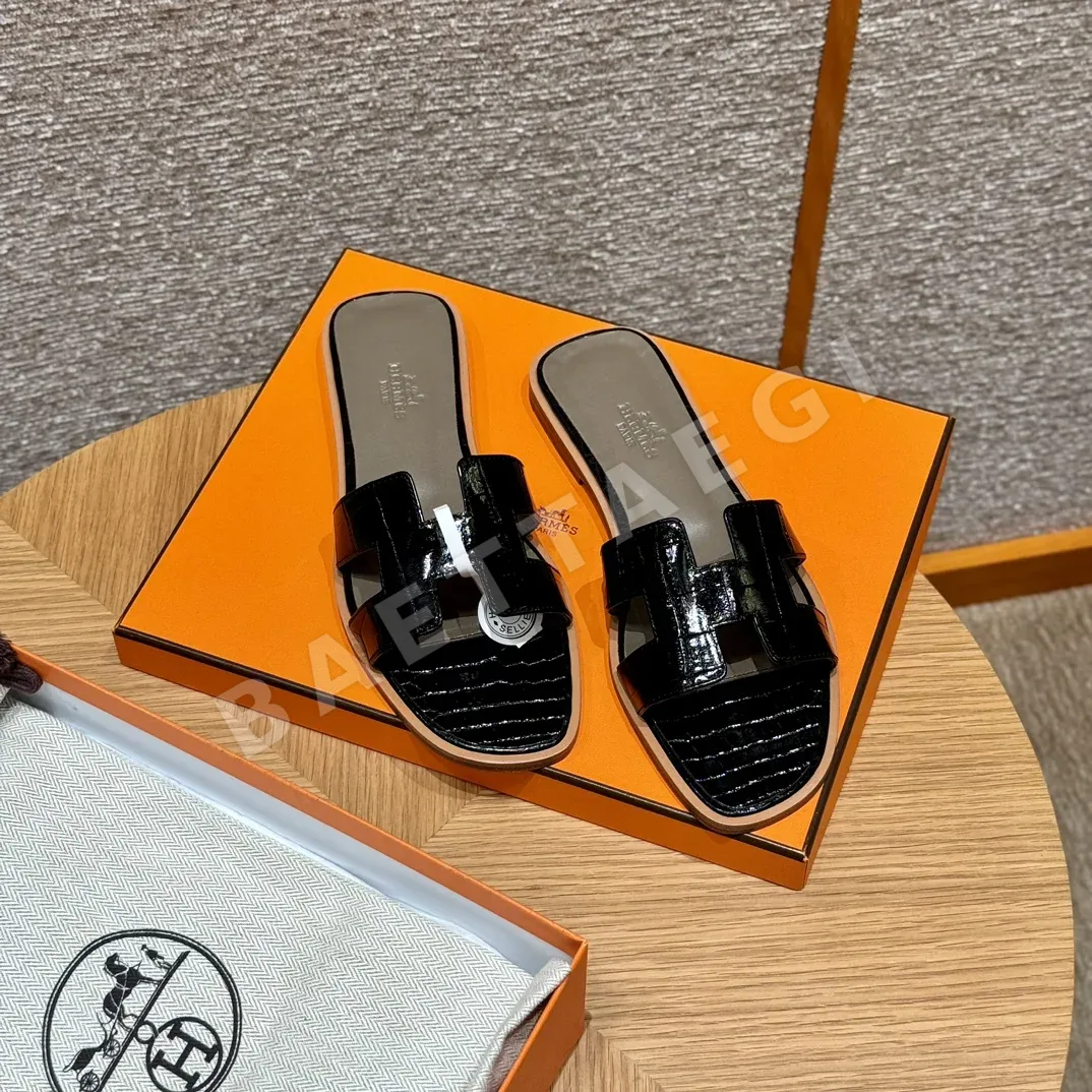 에르메스 오란 샌들 블랙 가죽 H 컷아웃 상세 이미지 5