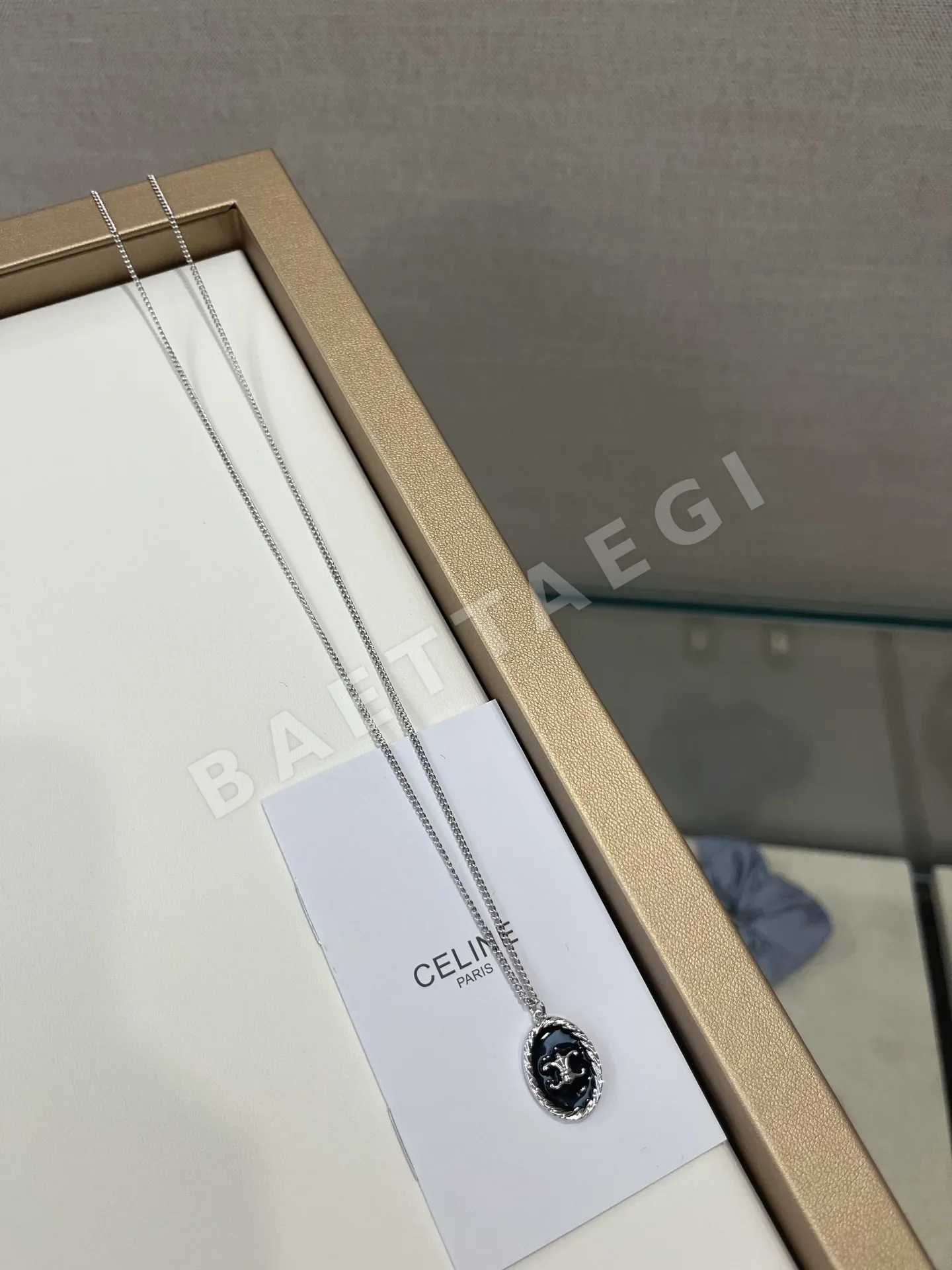 셀린느 3D 개선문 로고 블랙 에나멜 목걸이 상세 이미지 9