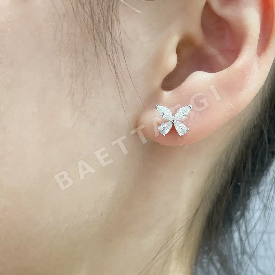 그라프 나비 모양 리본 귀걸이 125036