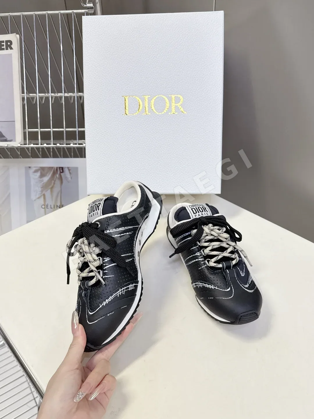 디올 그래피티 스케치 트레이닝화 8707 상세 이미지 4