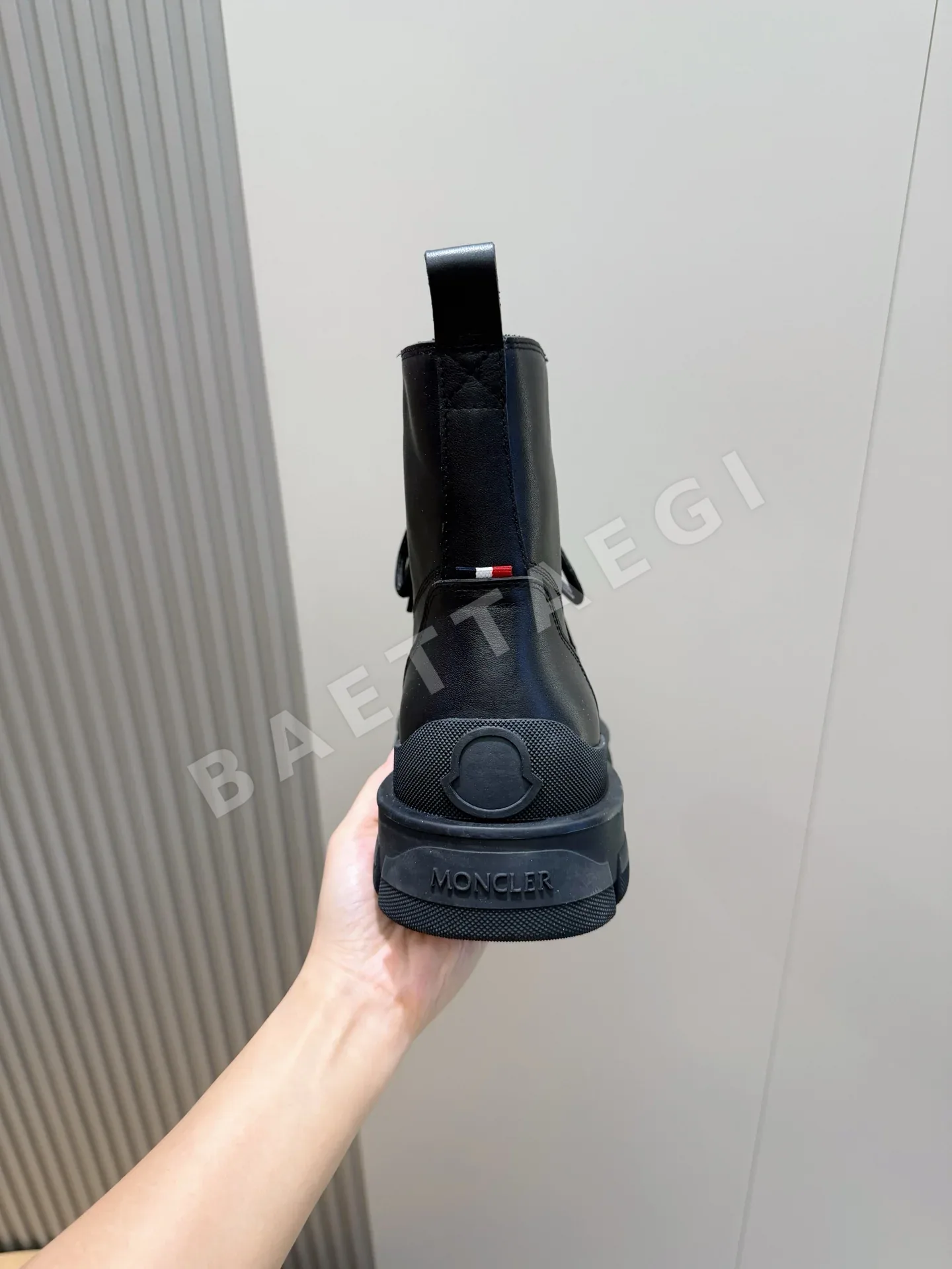 몽클레르 부츠 남성 가죽 하이컷 디자인 상세 이미지 6