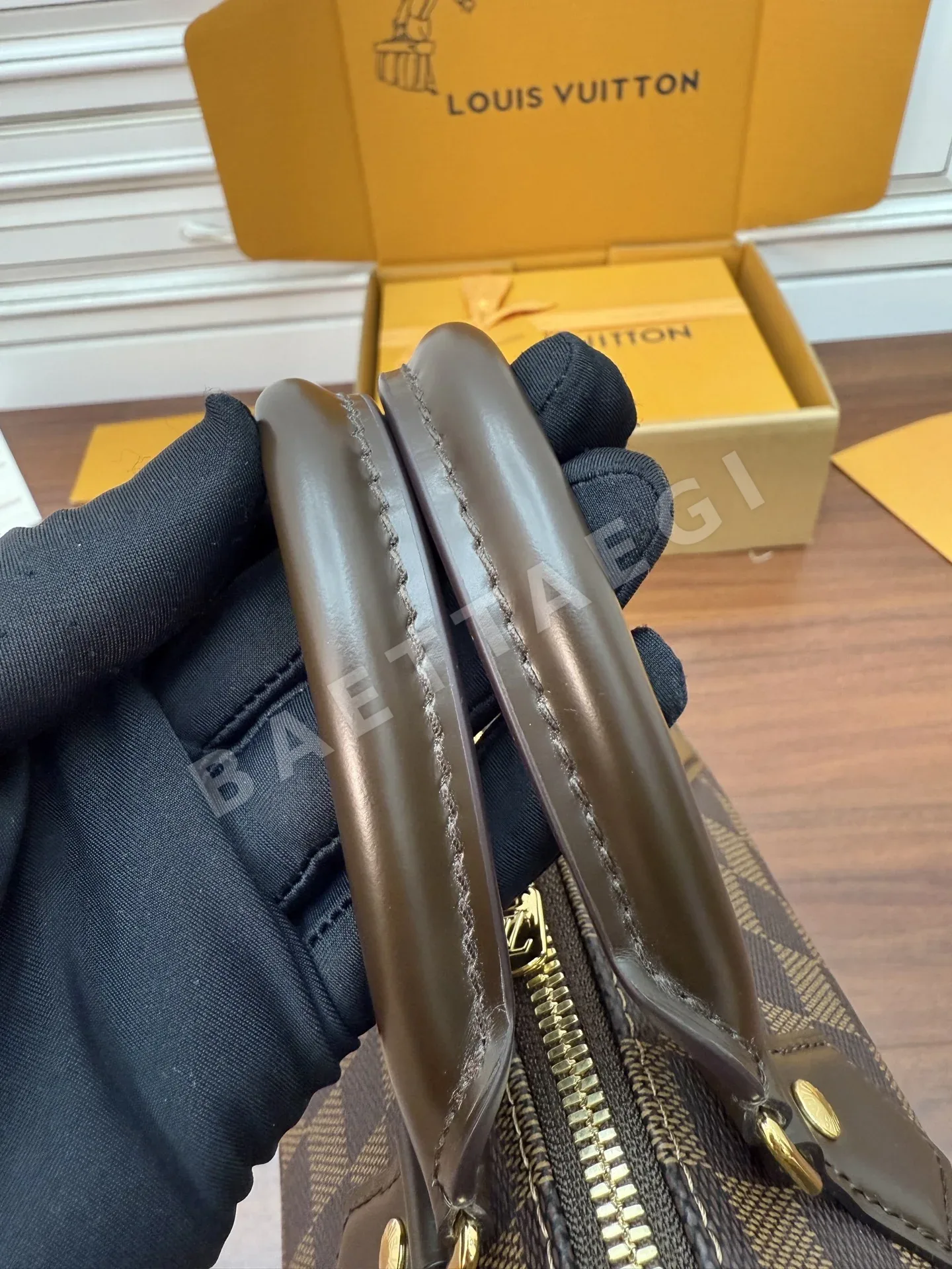 루이비통 M40489 가방 상세 이미지 3