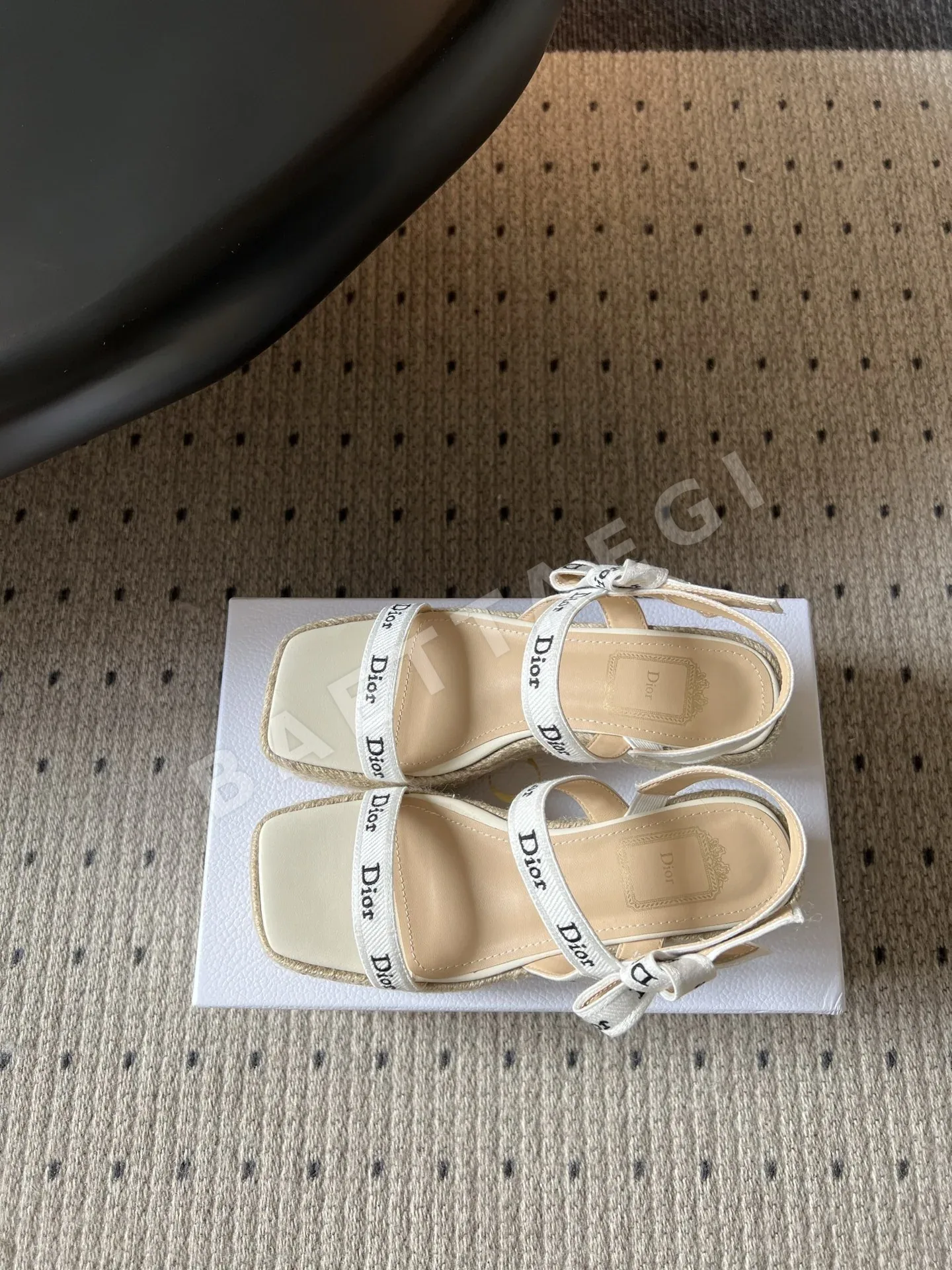 디올 썸머 뉴 보우레터 웨빙 스트랩 웨지 샌들 상세 이미지 6