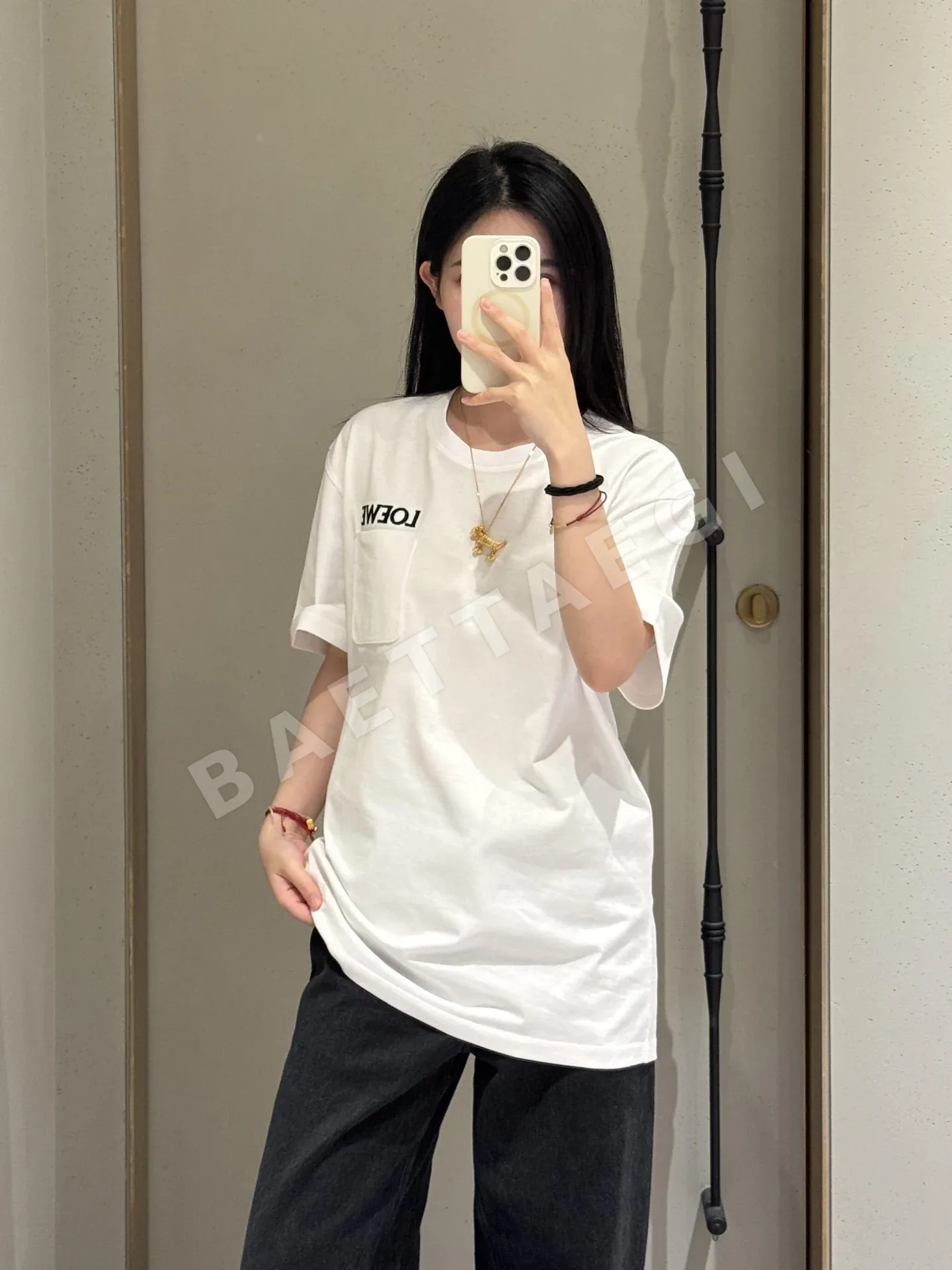로에베 레터 자수 포켓 크루넥 반팔 티셔츠