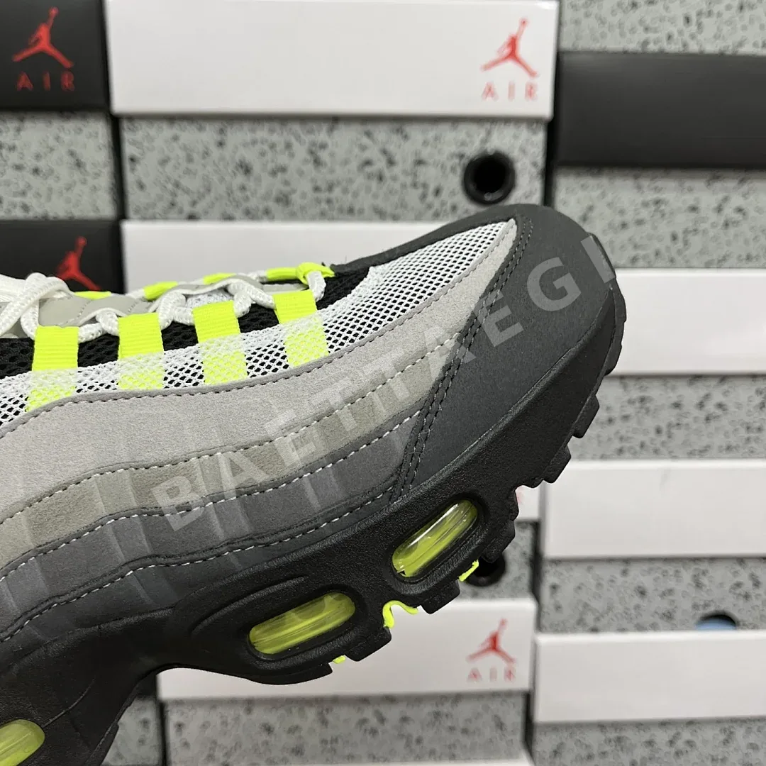 나이키 [GX] 에어 맥스 95 OG 그레이 그린 HM4740-001 201229 Nike Air Max 95 OG Big Bubble Neon 상세 이미지 8