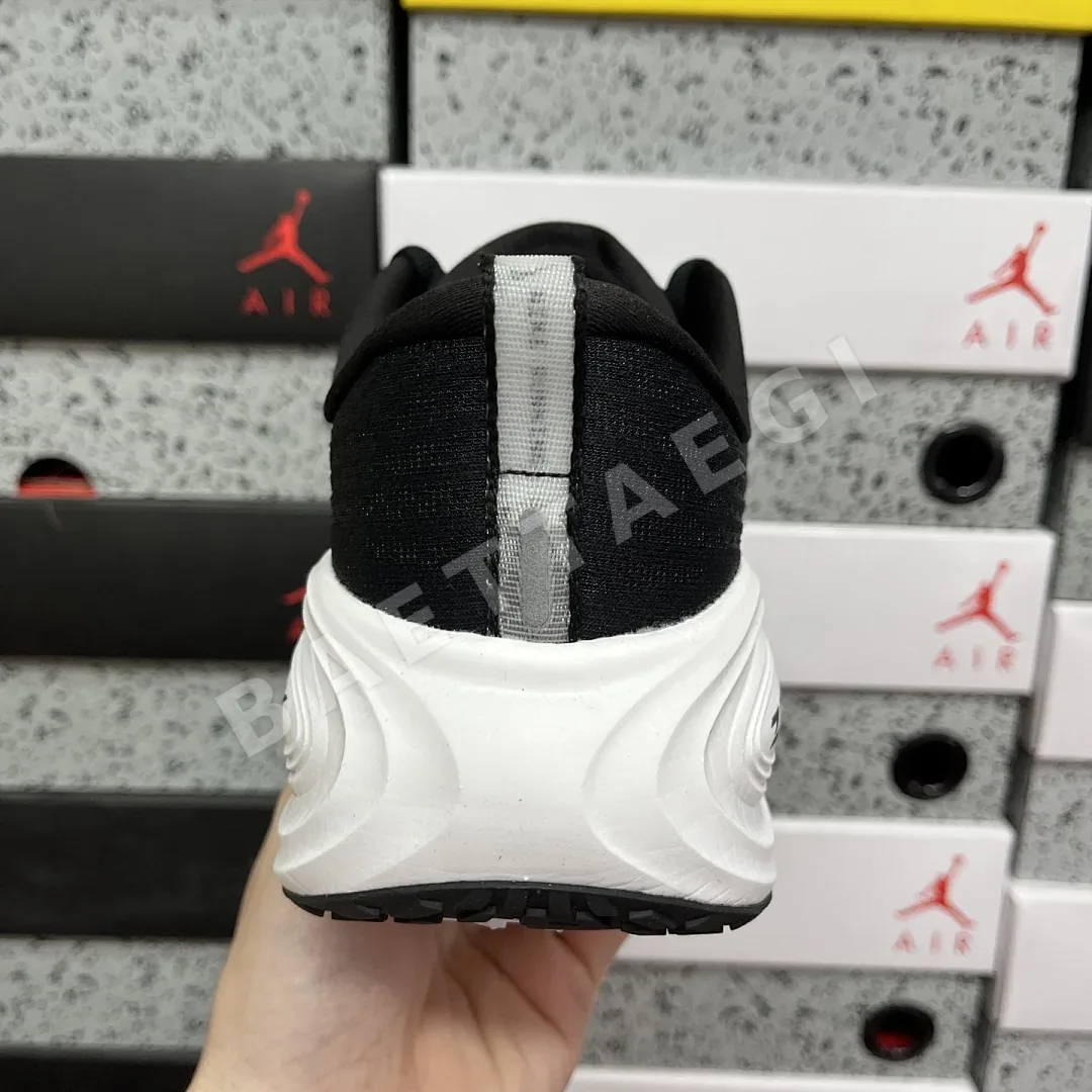 나이키 줌 보메로 18 IH3251-001 201117 Nike Zoom Vomero 18 상세 이미지 6