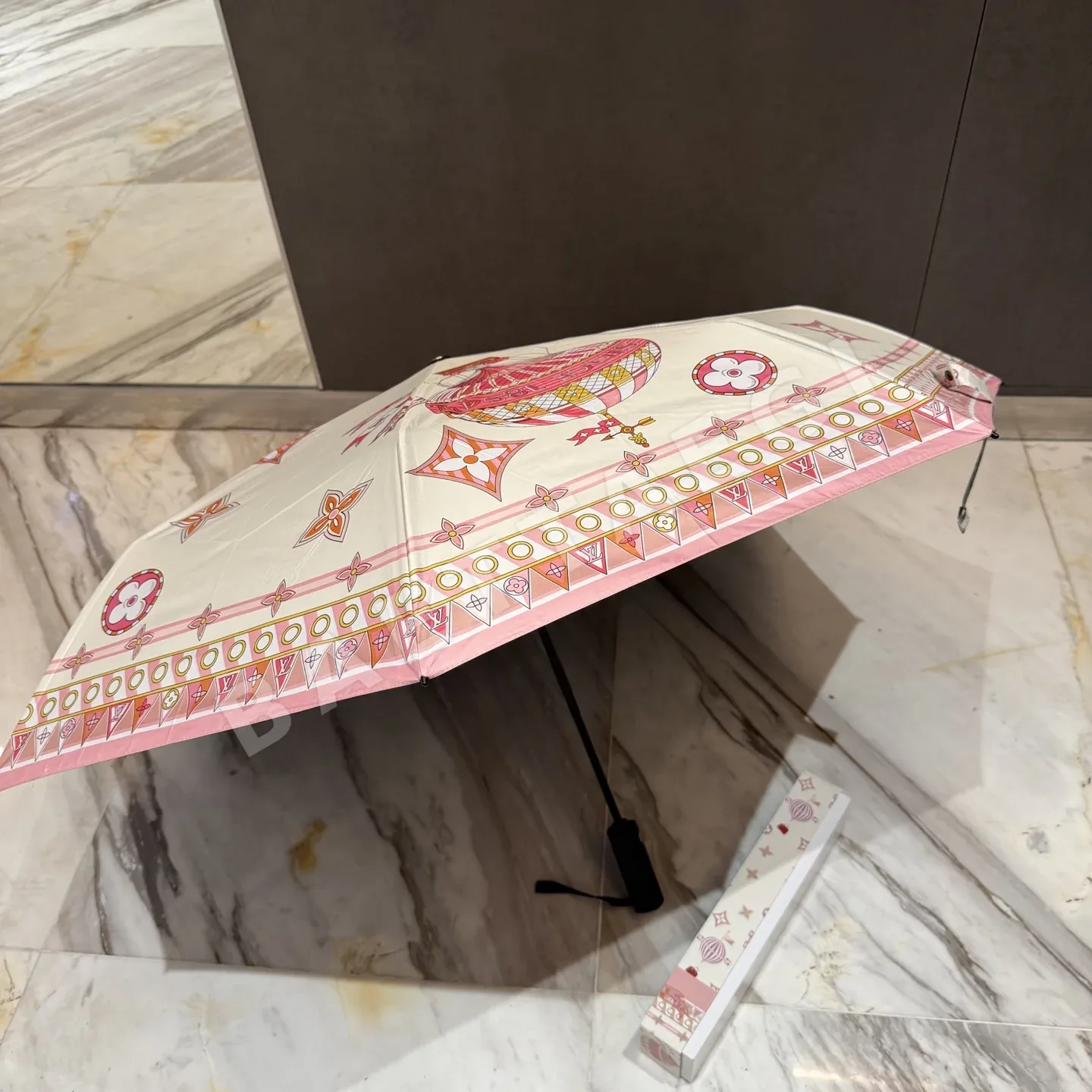 루이비통 3단 접이식 자동 우산 상세 이미지 4