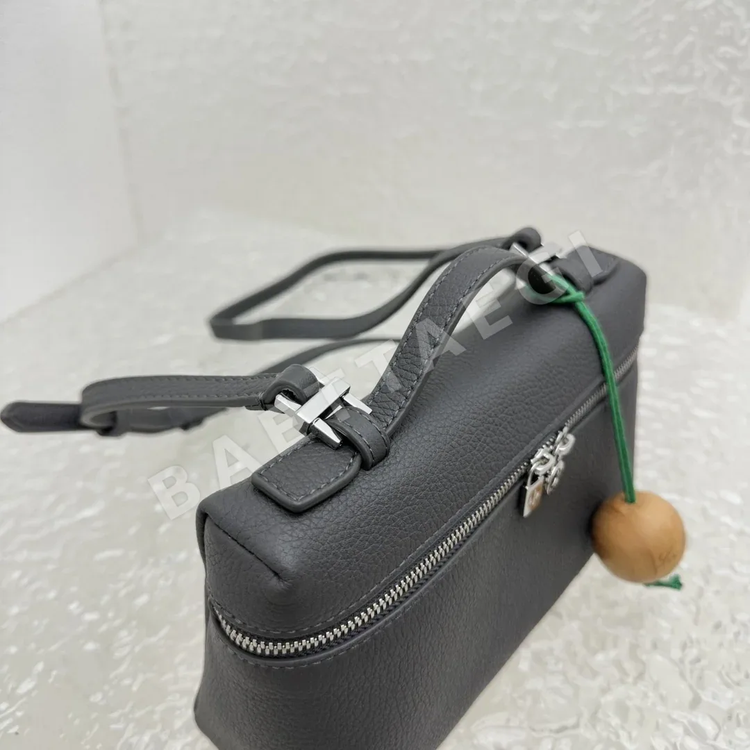 로로피아나 다크그레이 미니 크로스바디백 상세 이미지 7