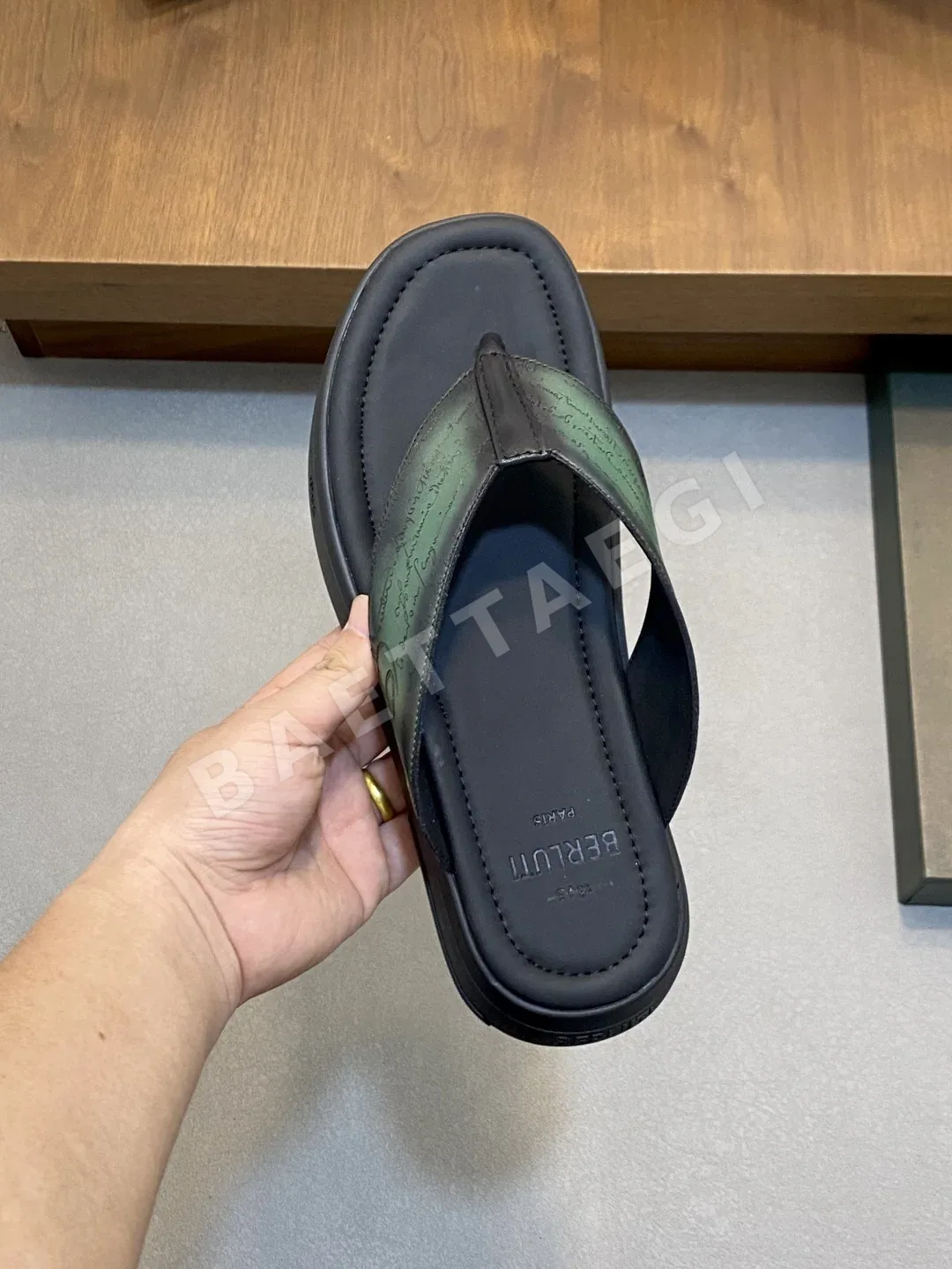 벨루티 손수 작업한 이탈리아 송아지가죽 남성 신발 상세 이미지 7
