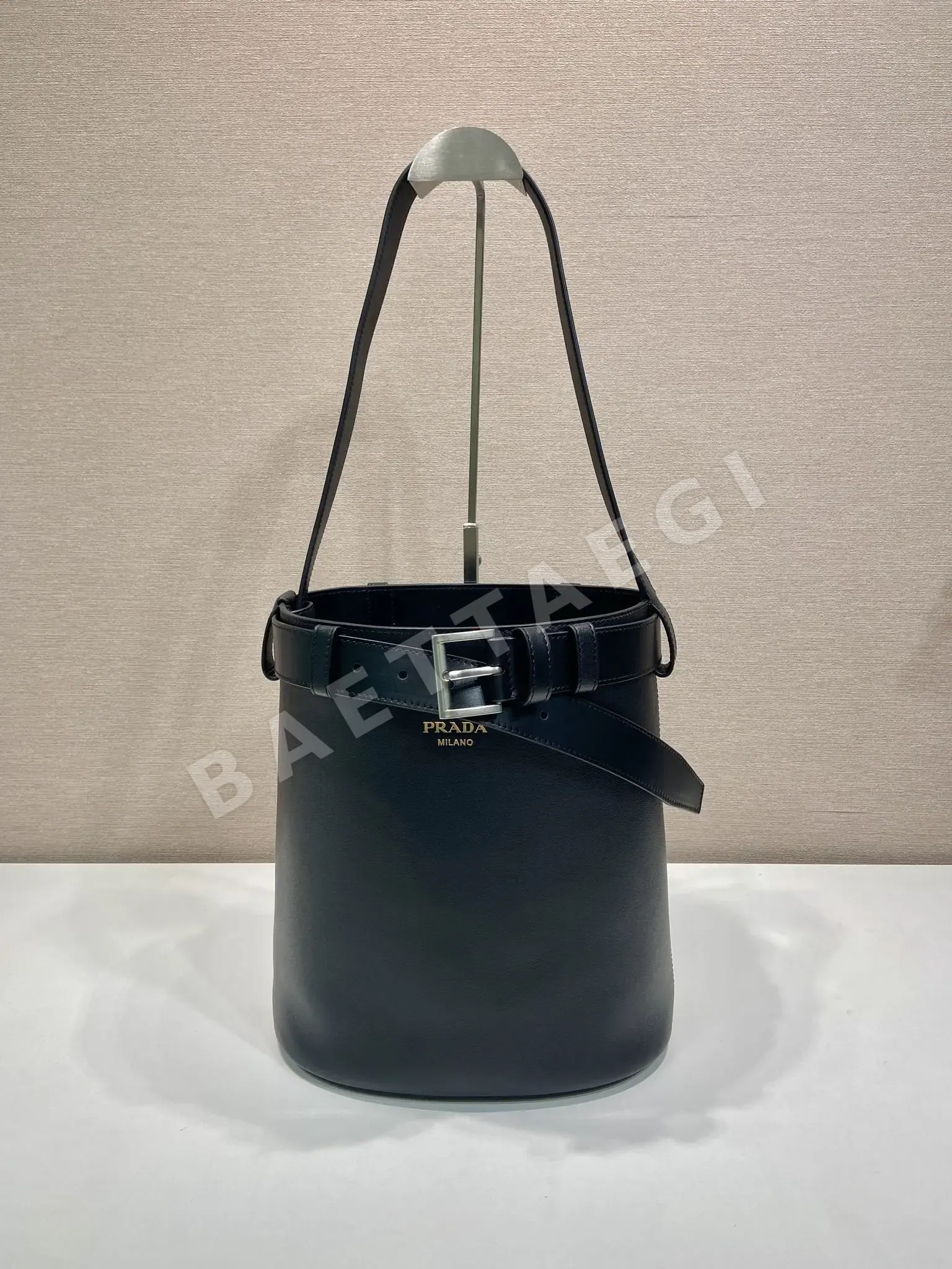 프라다 버킷백 가죽 핸드백 1BE085 67807