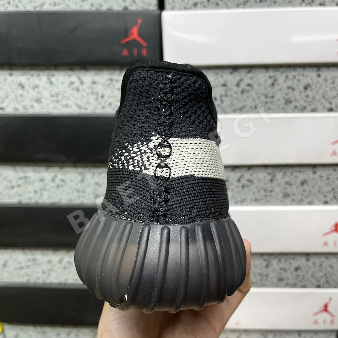 아디다스 [XQ] 이지 부스트 350 V2 BY1604 200800 Adidas Yeezy Boost 350 V2 Core Black White 상세 이미지 3