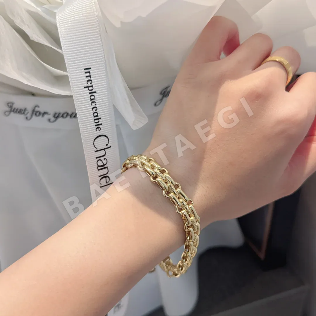 샤넬 에나멜 황동 팔찌 153821