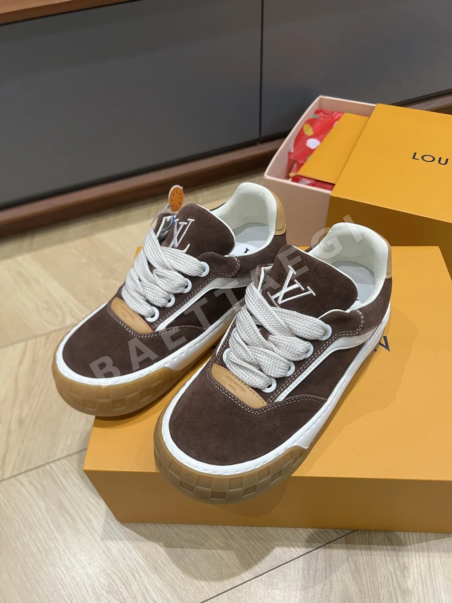 루이비통 LV 26 경사 커플 스케이트보드 신발 99528