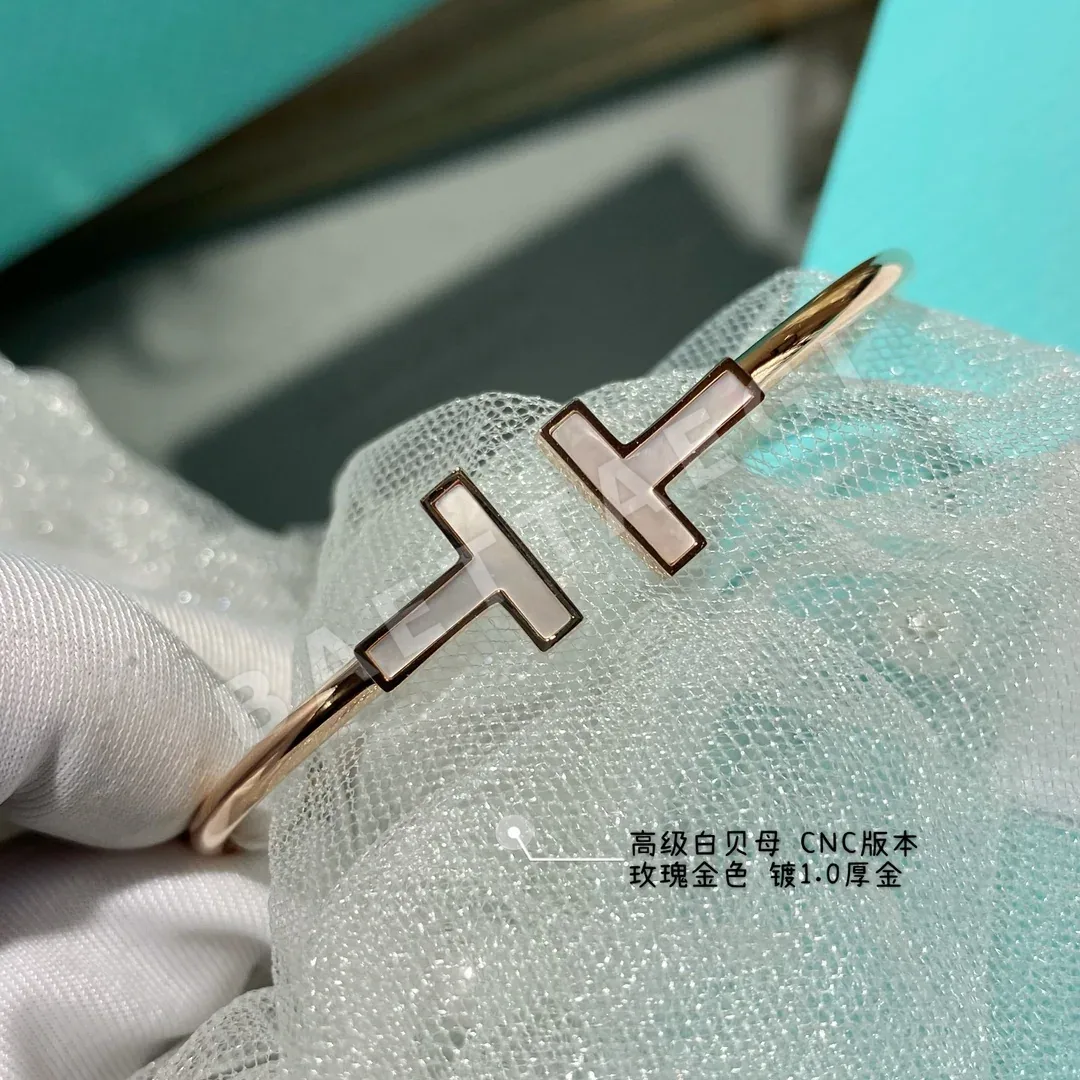 티파니 T 스퀘어 로즈골드 마더오브펄 팔찌 상세 이미지 2