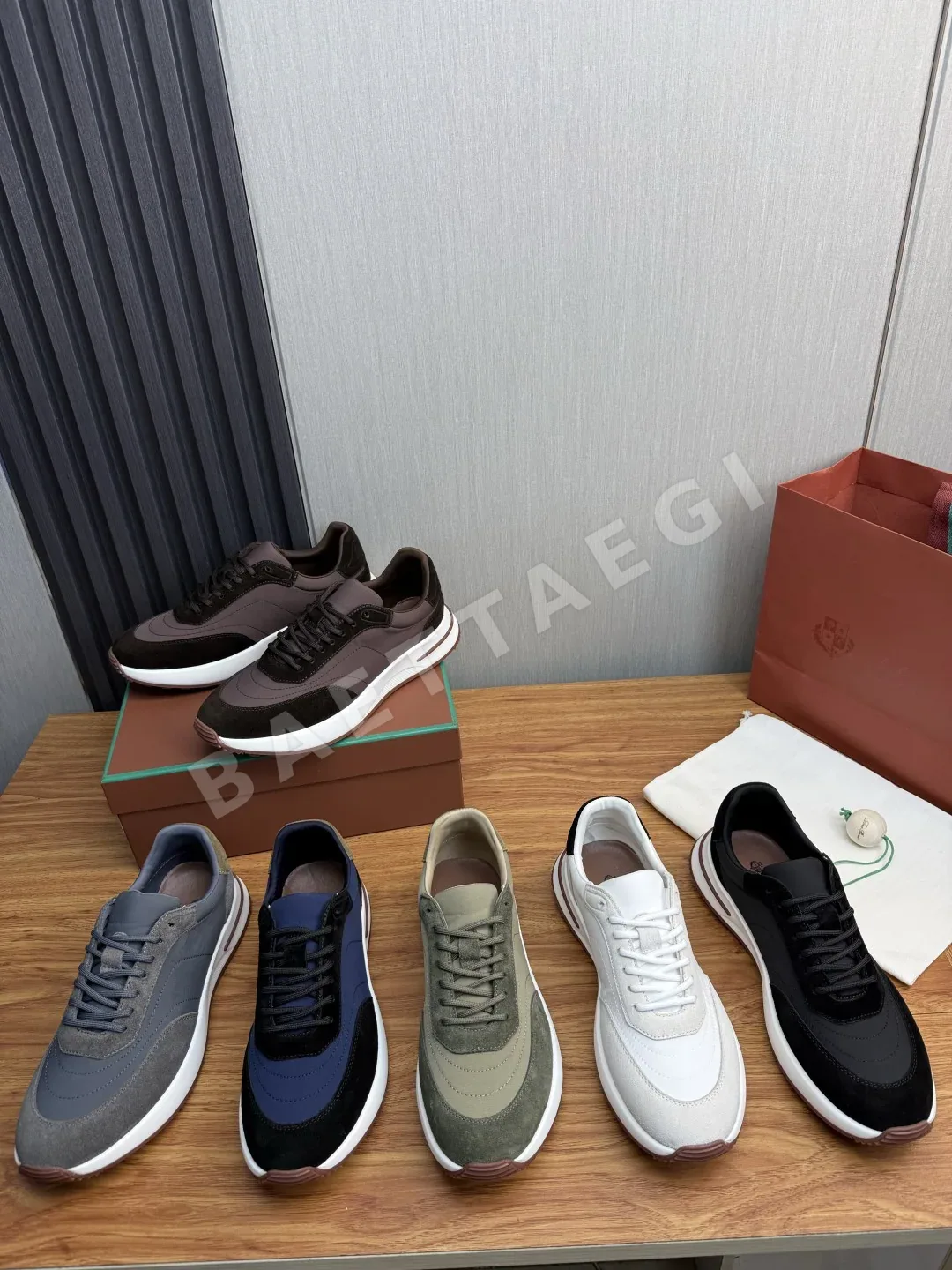 로로피아나 스웨이드 남성 스니커즈 148935