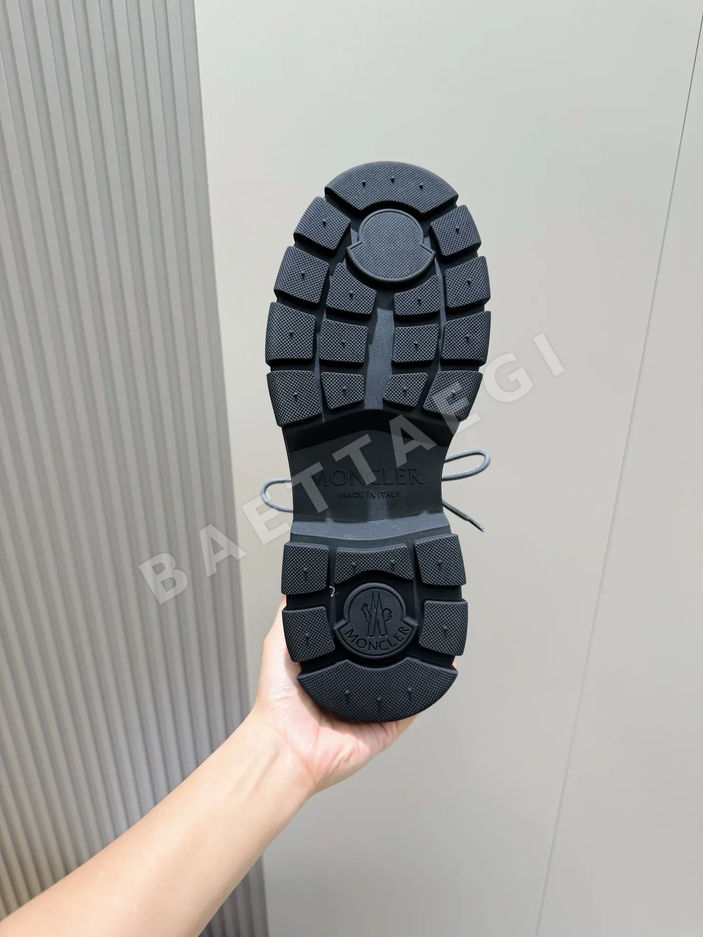몽클레르 부츠 남성 소가죽 하이컷 디자인 상세 이미지 9
