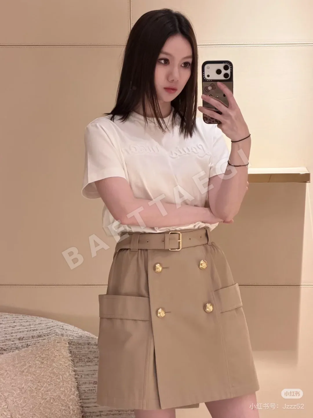 루이비통 엠보스 로고 여성 반팔 티셔츠 상세 이미지 5