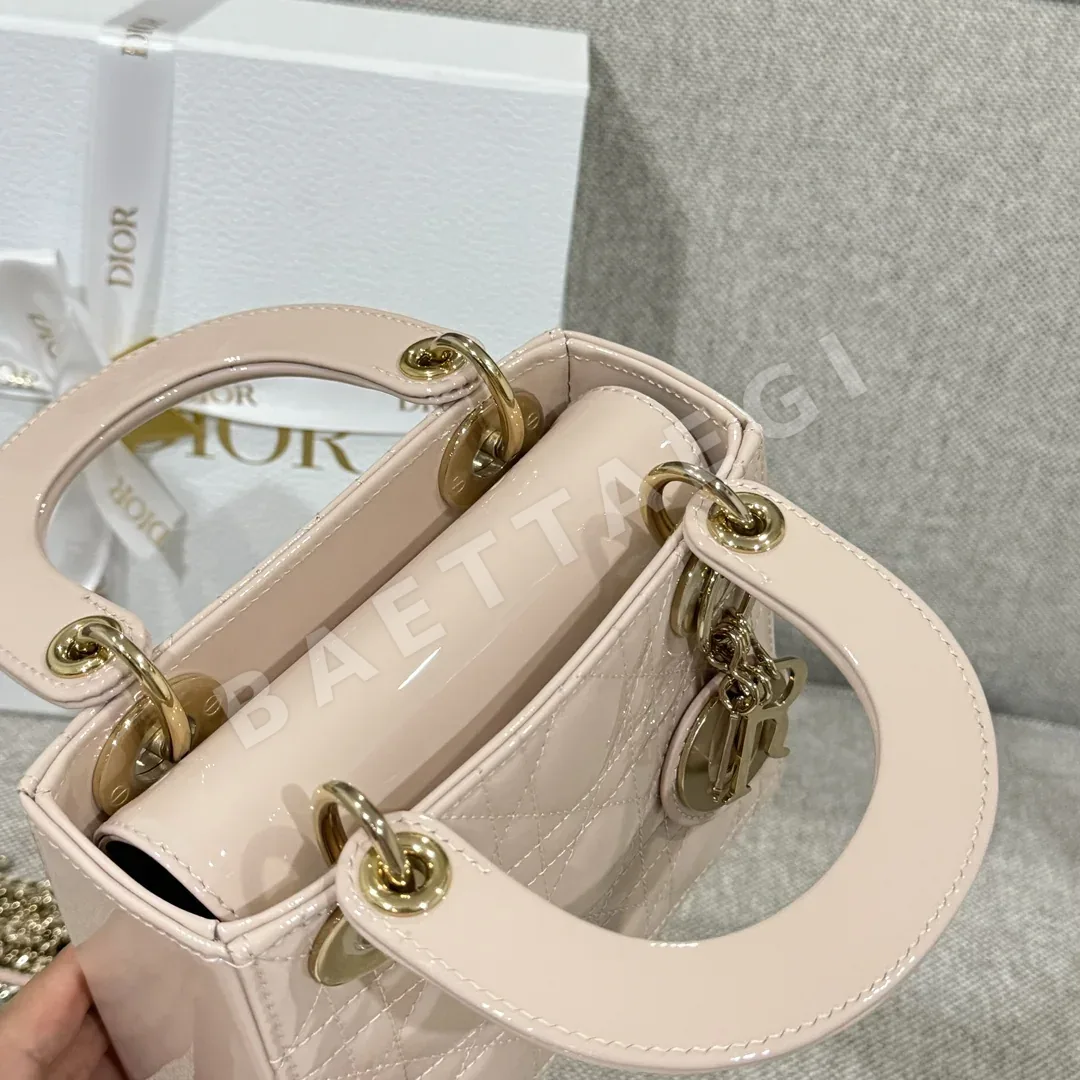 디올 레이디백 핑크 에나멜 가죽 플랩 숄더백 상세 이미지 4