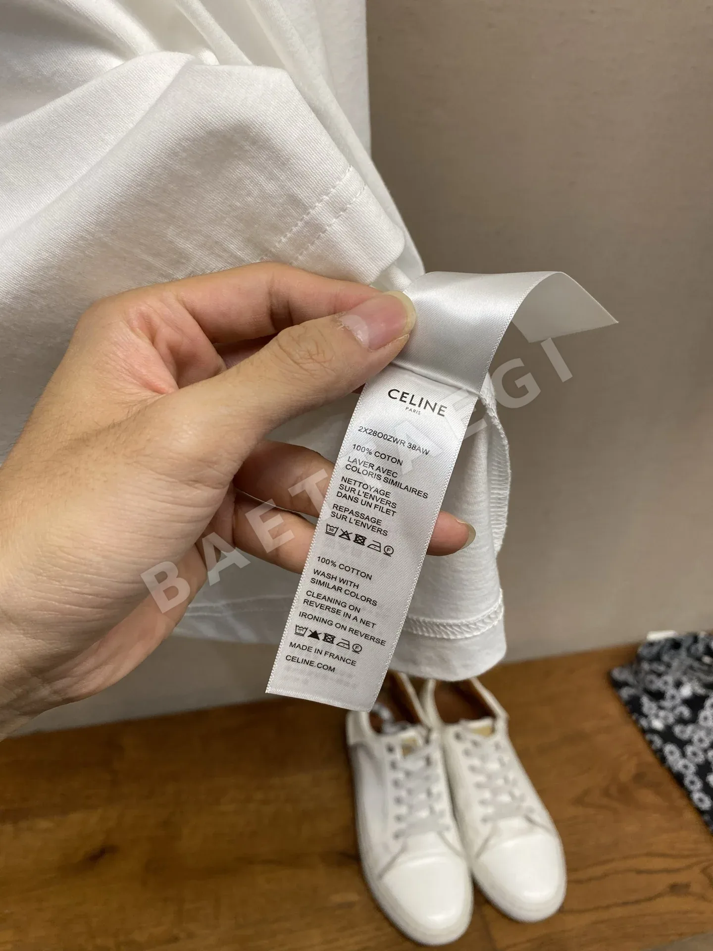 셀린느 남성 미니멀 긴팔 티셔츠 상세 이미지 8