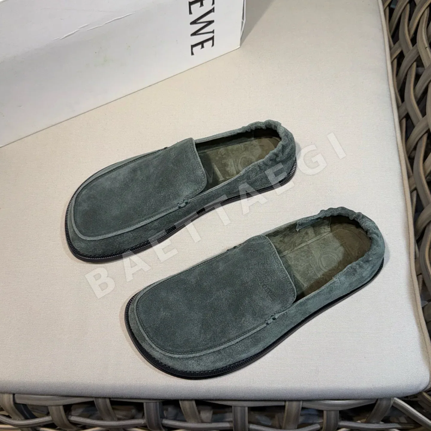 로에베 로퍼 남성 가죽 비대칭 라운드 토우 상세 이미지 2