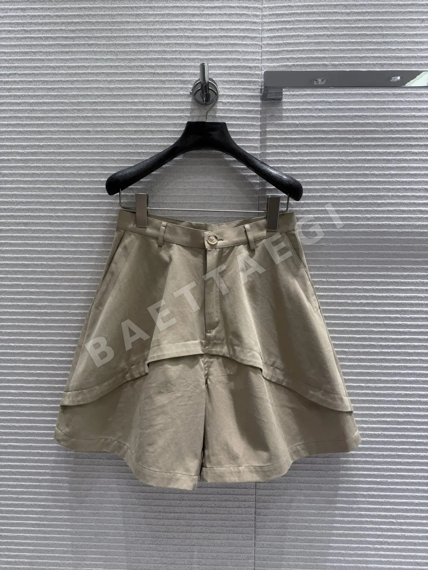 로에베 카키 불규칙 카고 여성 반바지 73787