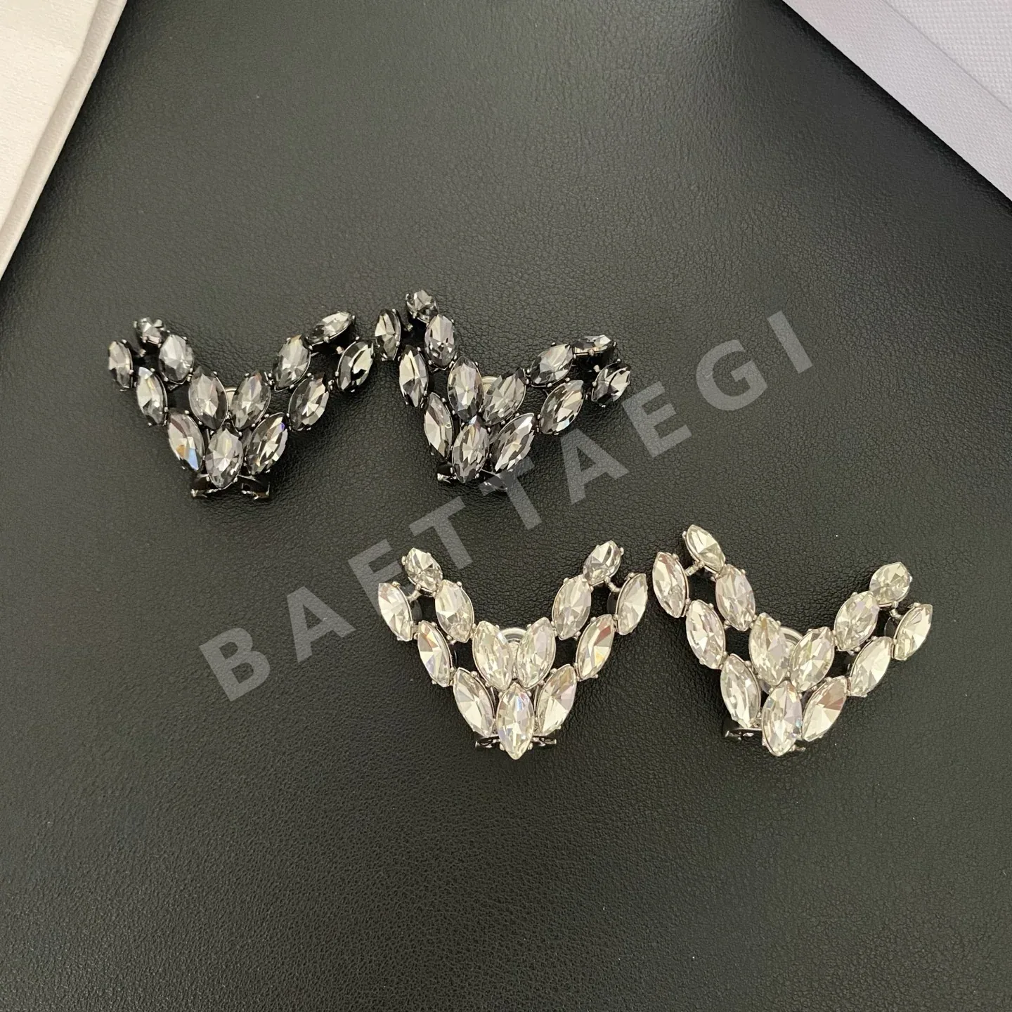 발렌티노 크리스탈 이어클립 귀걸이 상세 이미지 3