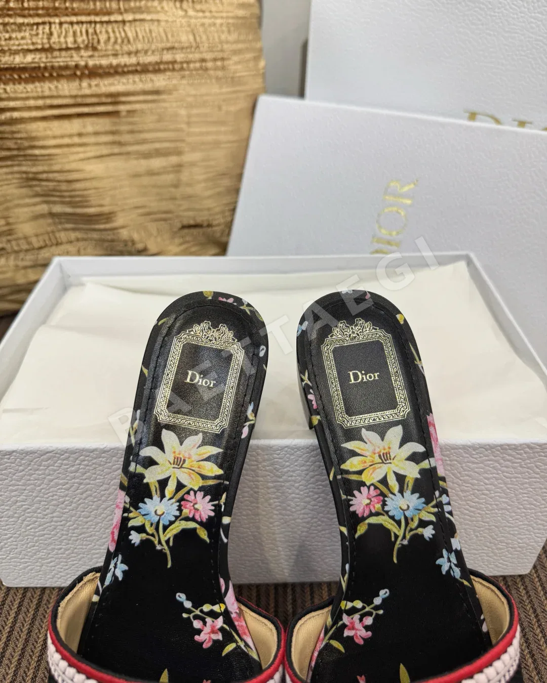 디올 캔버스 자수 슬리퍼 상세 이미지 9
