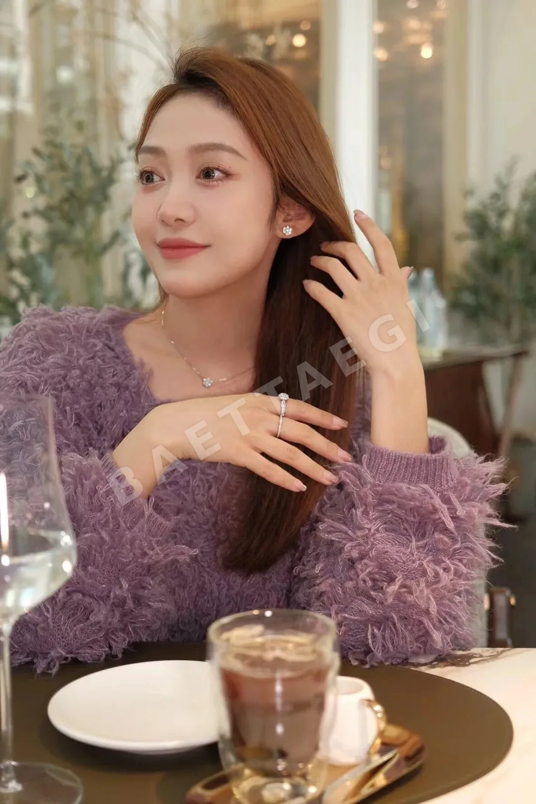 반클리프앤아펠 플루레 7 라운드 다이아몬드 귀걸이 상세 이미지 3