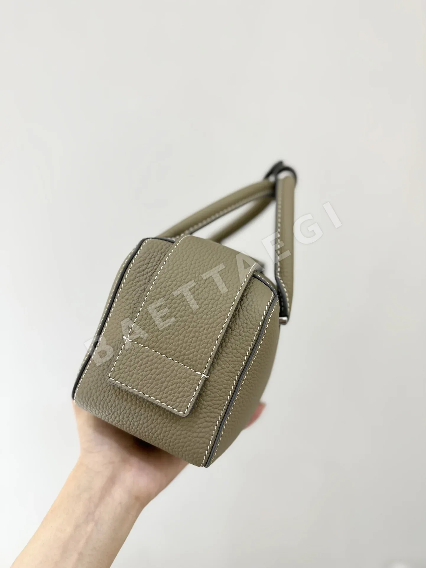 델보 쿨박스 미니 가죽 토트백 상세 이미지 5
