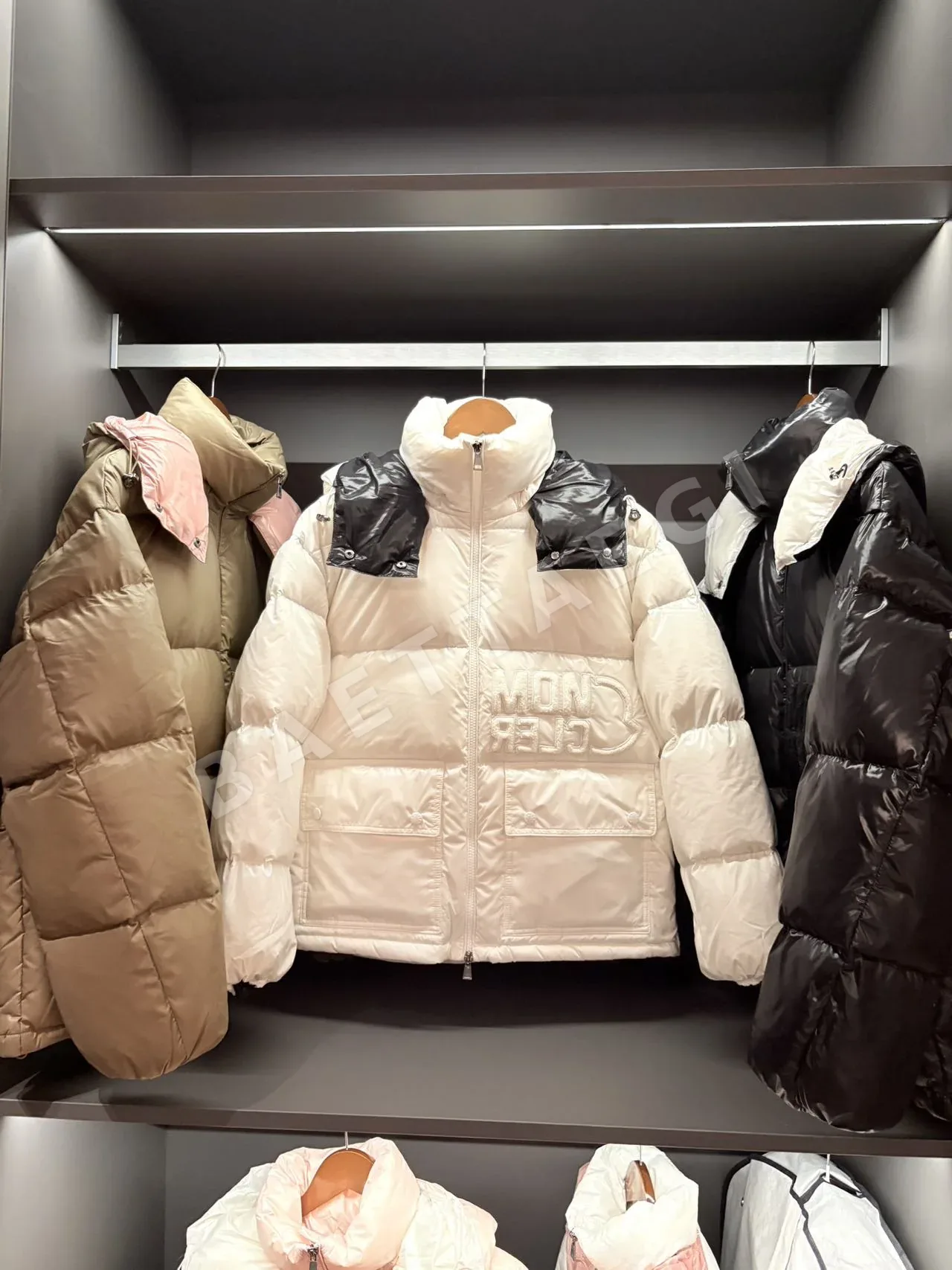 몽클레르 아베(Moncler Abbaye) 다운 재킷 상세 이미지 5