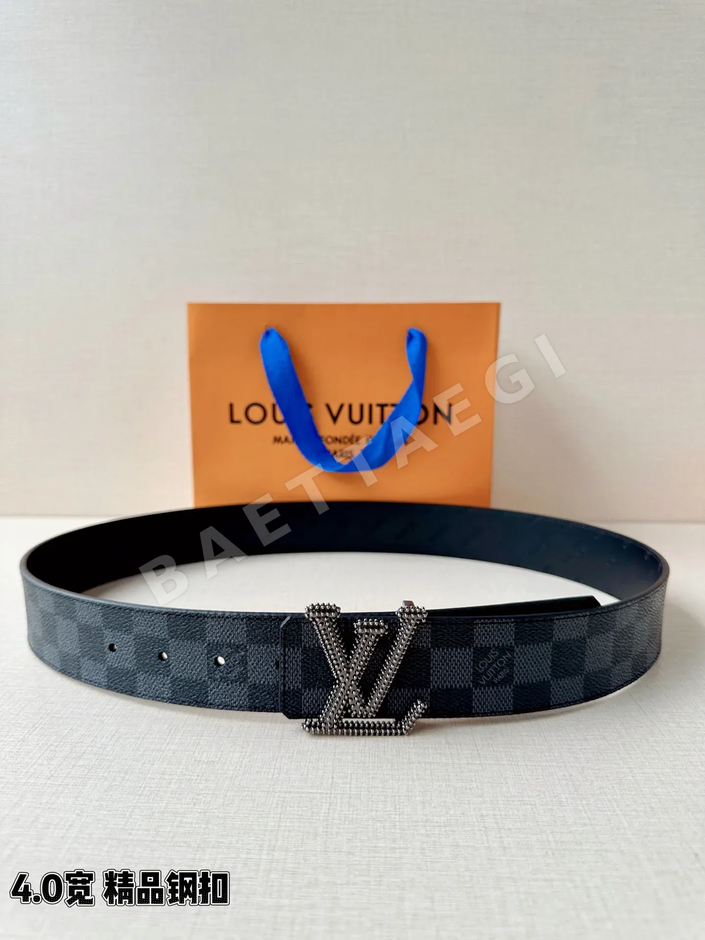 루이비통 LV 이니셜 스터드 리버시블 가죽 벨트 57706