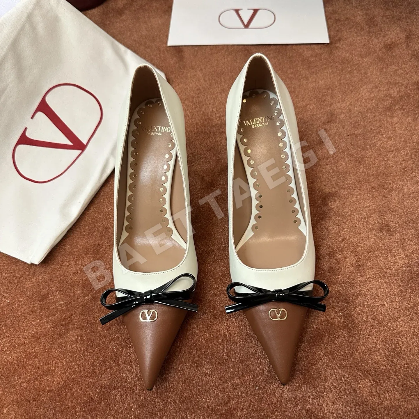 발렌티노 V자 실크 플랫 및 힐 신발 24742
