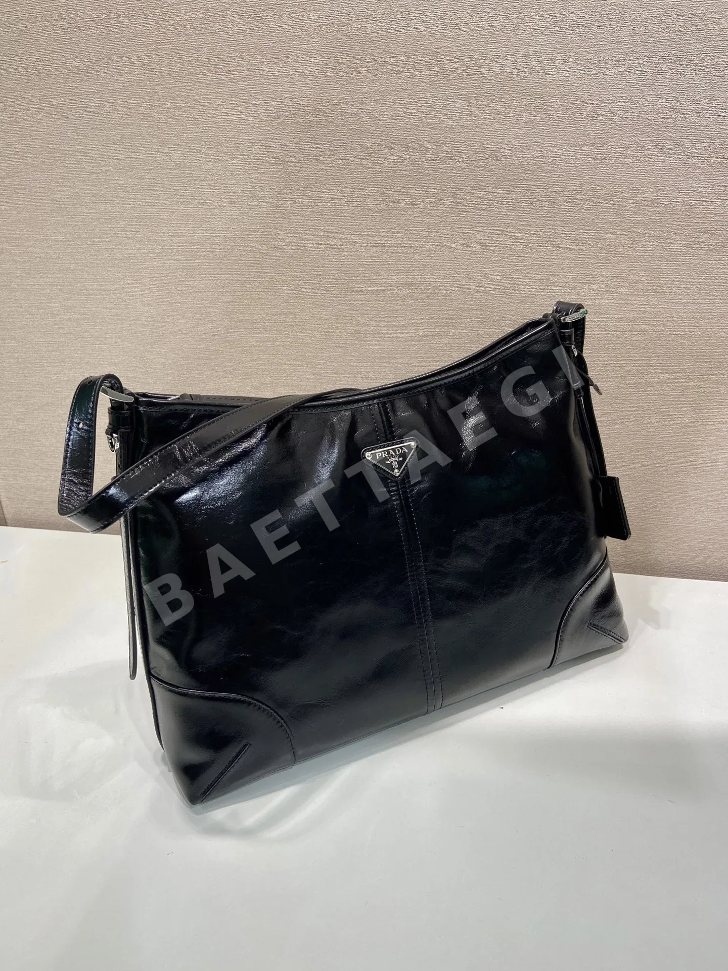 프라다 에이미 오일드 가죽 핸드백 1BC308 상세 이미지 2