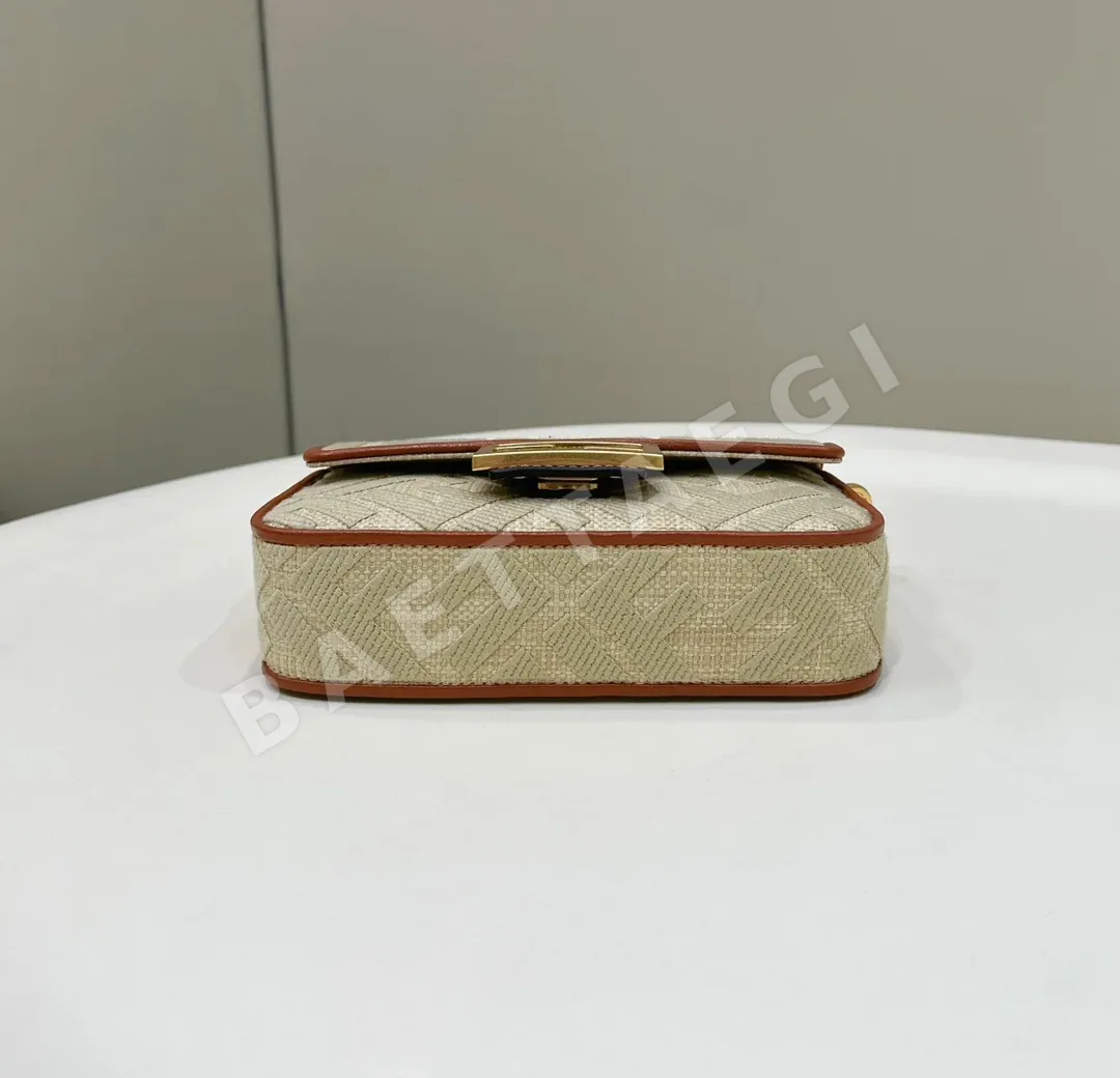 펜디 3D 자수 캔버스 숄더백 상세 이미지 4